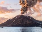 gunung-anak-krakatau-kembali-erupsi-warga-diminta-jauhi-radius-3-km-09092026-081809