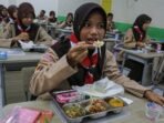 Wapres-Tinjau-Uji-Coba-Makan-Bergizi-Gratis-Di-Semarang-221124-mz-3
